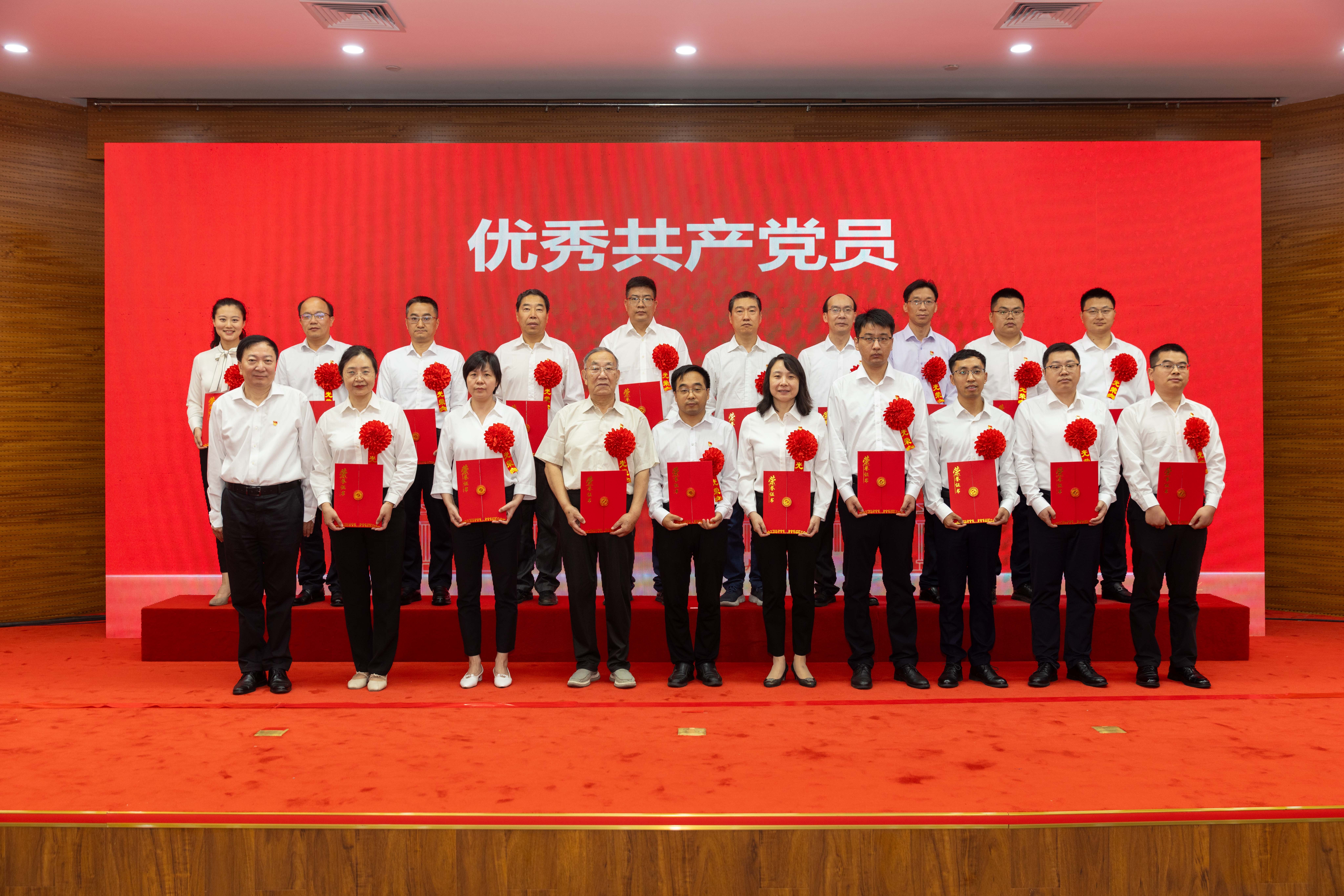 20240701开云kaiyun官方网站“七一”表彰大会优秀共产党员1——司哲摄.jpg