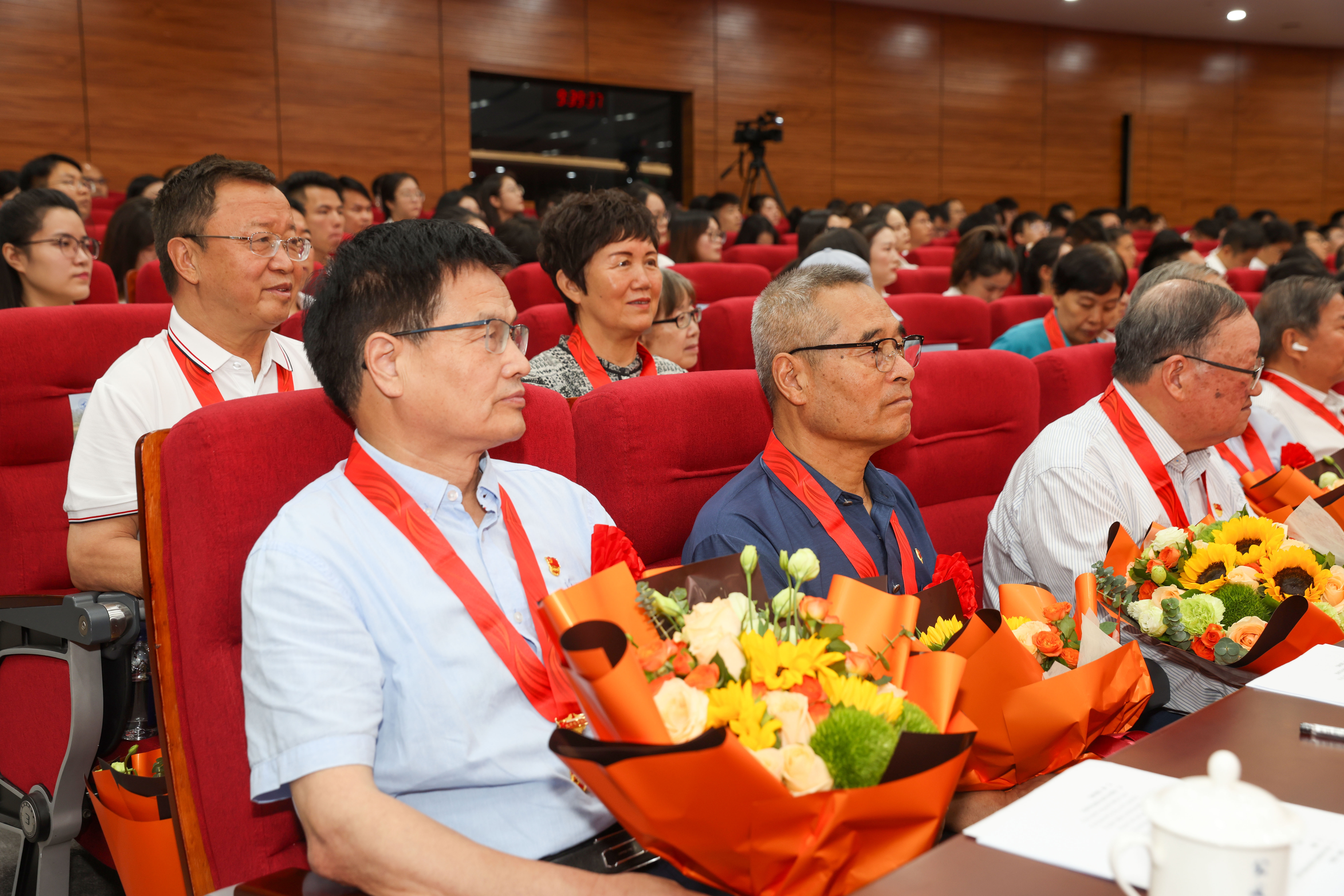 20240701开云kaiyun官方网站“七一”表彰大会光荣在党50年6——司哲摄.jpg